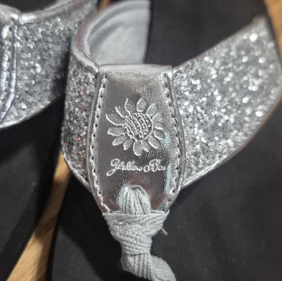 Yellow Box Black Sandals with Silver Glitter Straps Womens Size 9 - Picture 3 of 11